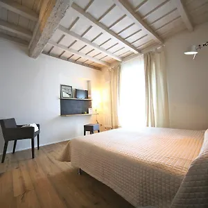 Bed & Breakfast 32 Camerecaffe, Pavia